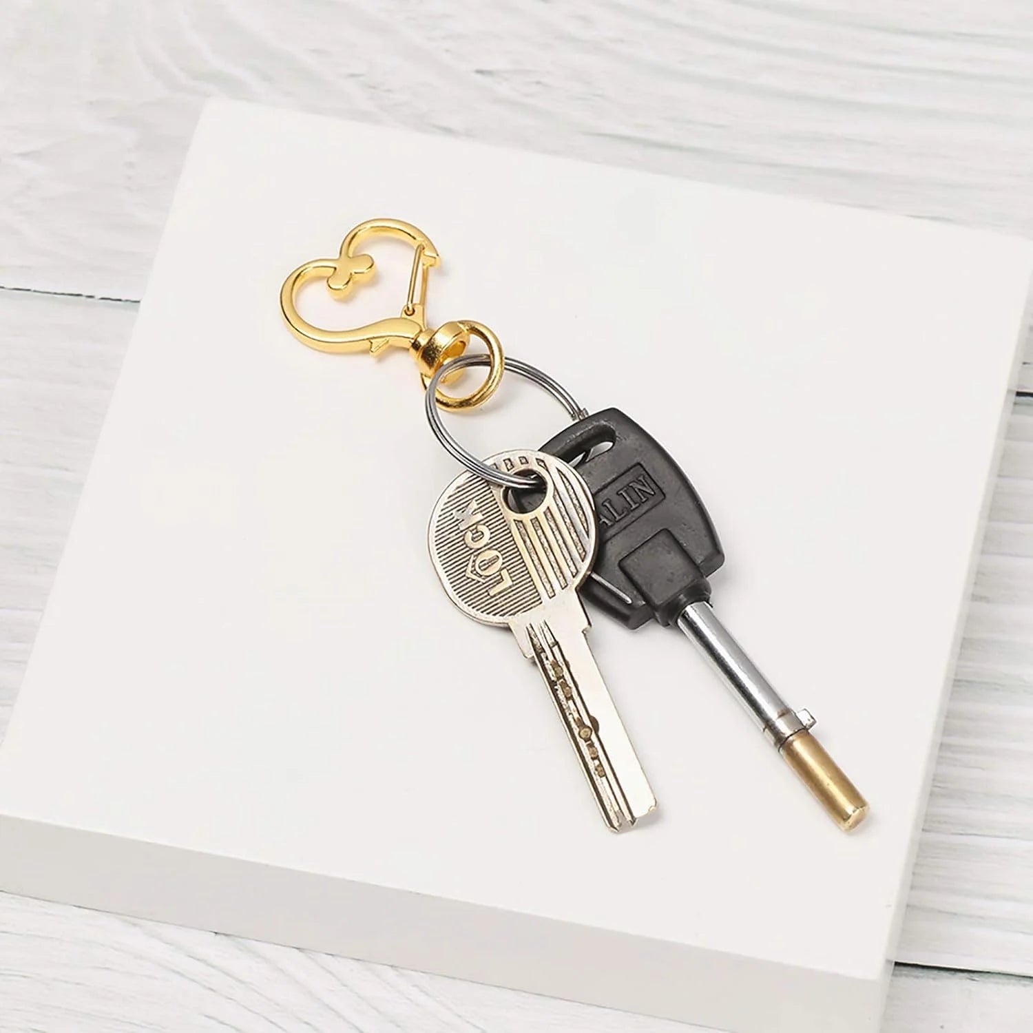 20-Piece Heart-Shaped Swivel Snap Hooks with Key Rings