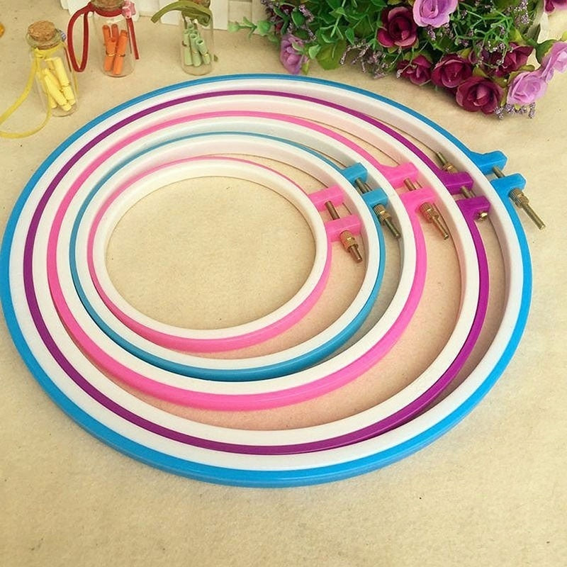 5-Piece Plastic Embroidery Hoop Set – Adjustable Rings
